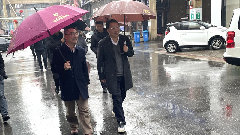 武義縣委常委、副縣長邱凌云一行調(diào)研龍游國際建材家居城