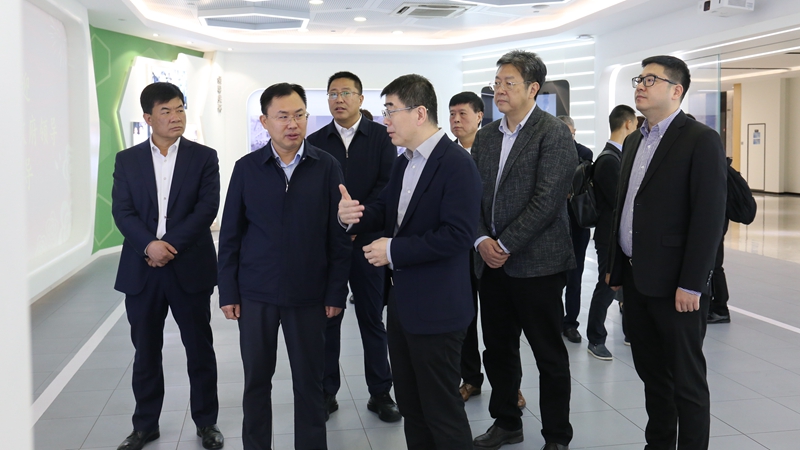 蘭州市委常委、副市長胡俊鋒到訪明日控股